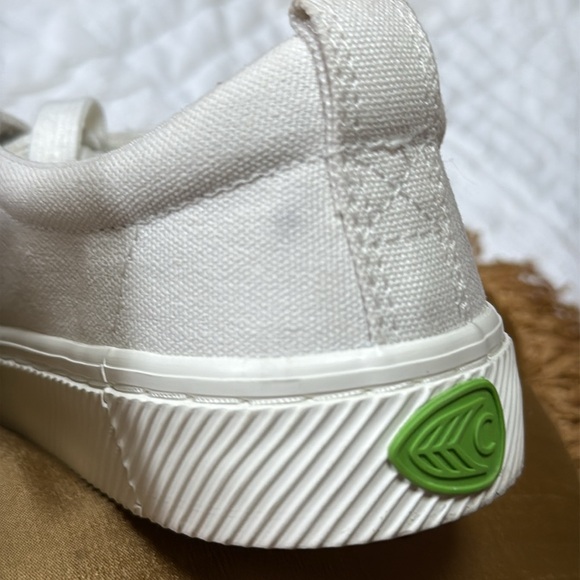 Cariuma Off White Canvas Sneakers 9 Women / 7.5 Men - Picture 10 of 12